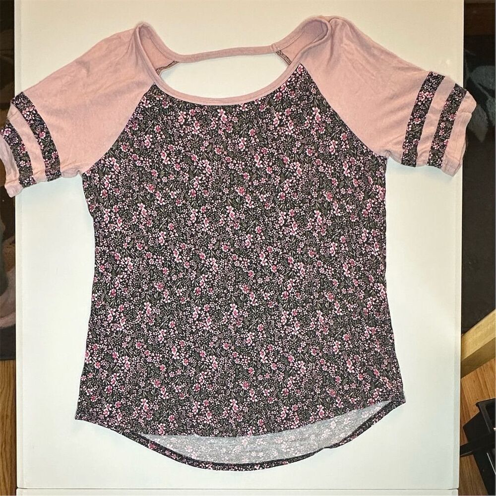 Maurices Women's M Pink Floral Short Sleeve Blouse with Cutout Back